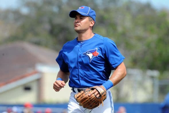 "Qué impotencia al ver las cosas que están pasando en nuestro país y me siento sumamente dolido por el sufrimiento de mi gente", escribió el ex campo corto de grandes ligas Omar Vizquel a través de su cuenta ‏@VizquelOmar13.