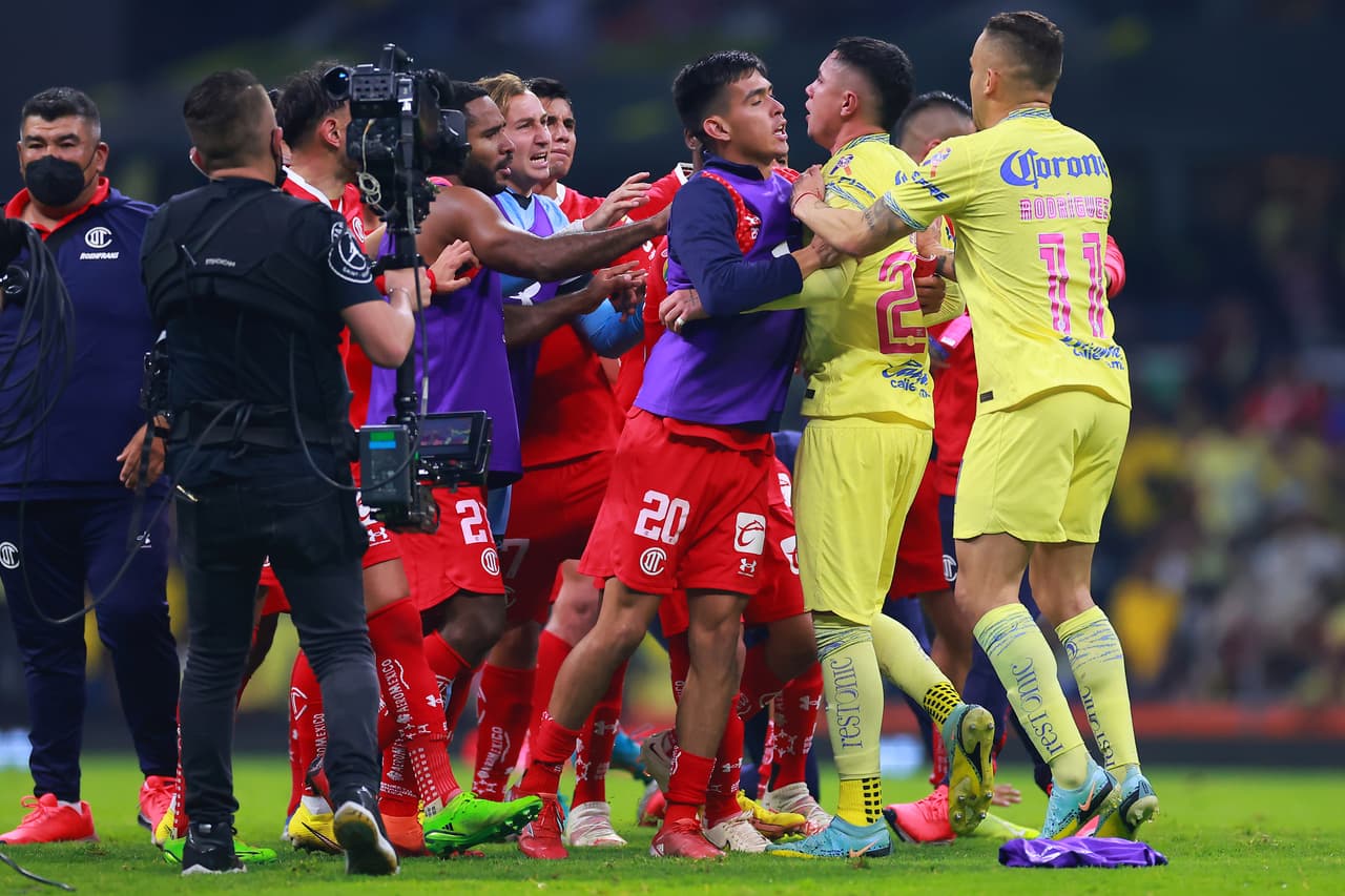Emilio Lara desata bronca entre América y Toluca tras el silbatazo final