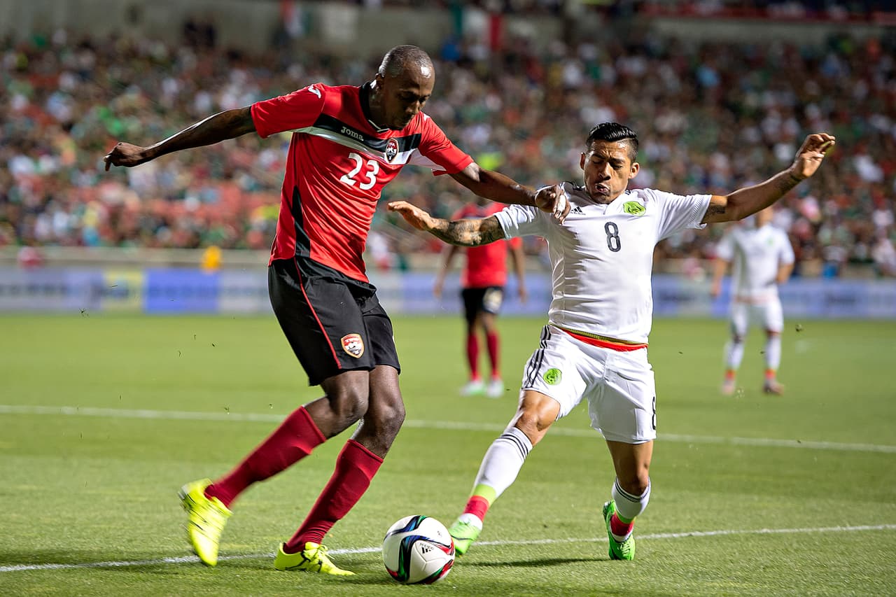 7-Javier Aquino procuró hacer lo que sabe por las bandas, pero no estuvo fino con el balón en los pies. También le costó trabajo defender.
