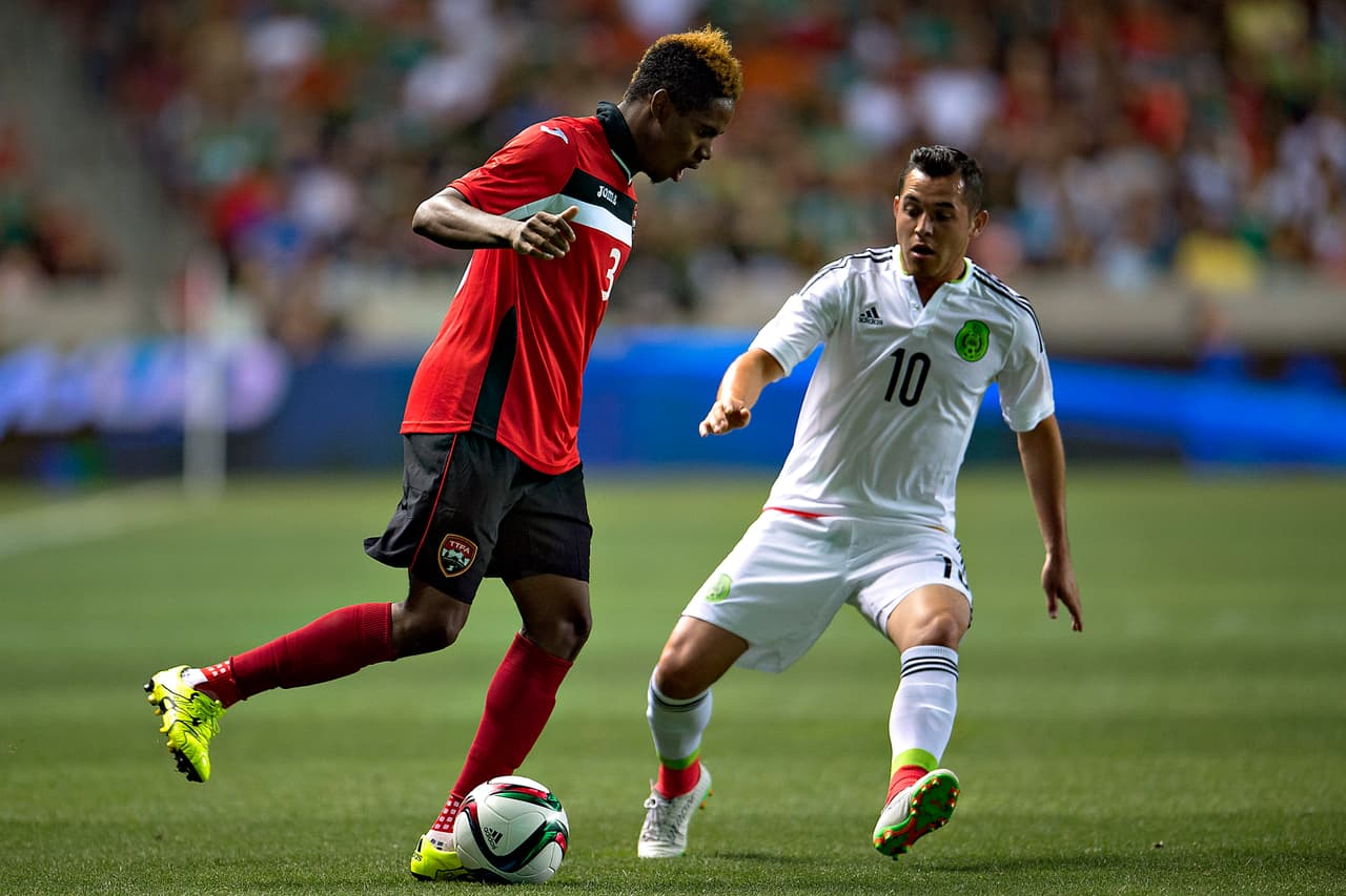 7- Israel Jiménez tampoco pudo hacer demasiado ante la falta de conjunción del equipo mexicano. Procuró cubrir a sus compañeros y atacar cuando podía.