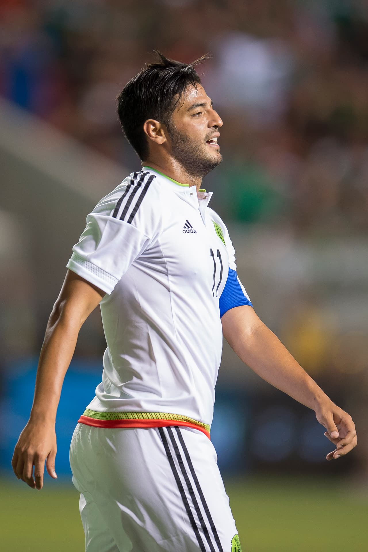 6 - Carlos Vela se vio poco e intervino menos. No fue el líder que se espera siempre de su persona. Intentó y buscó, pero no se vio demasiado.