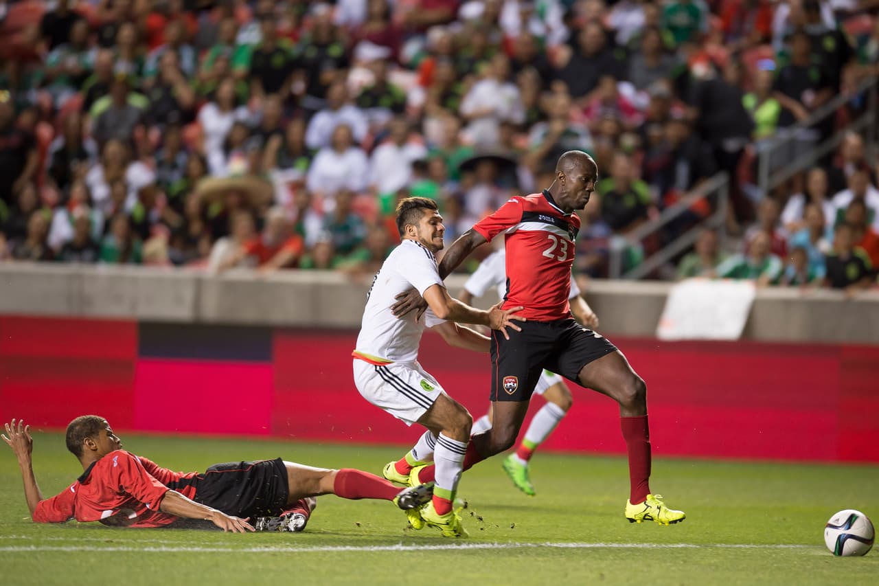 7-Henry Martín debutó con el Tri en este partido. No tuvo muchas chances de mostrarse, aunque lo intentó. Además salió lesionado a los 54 minutos.