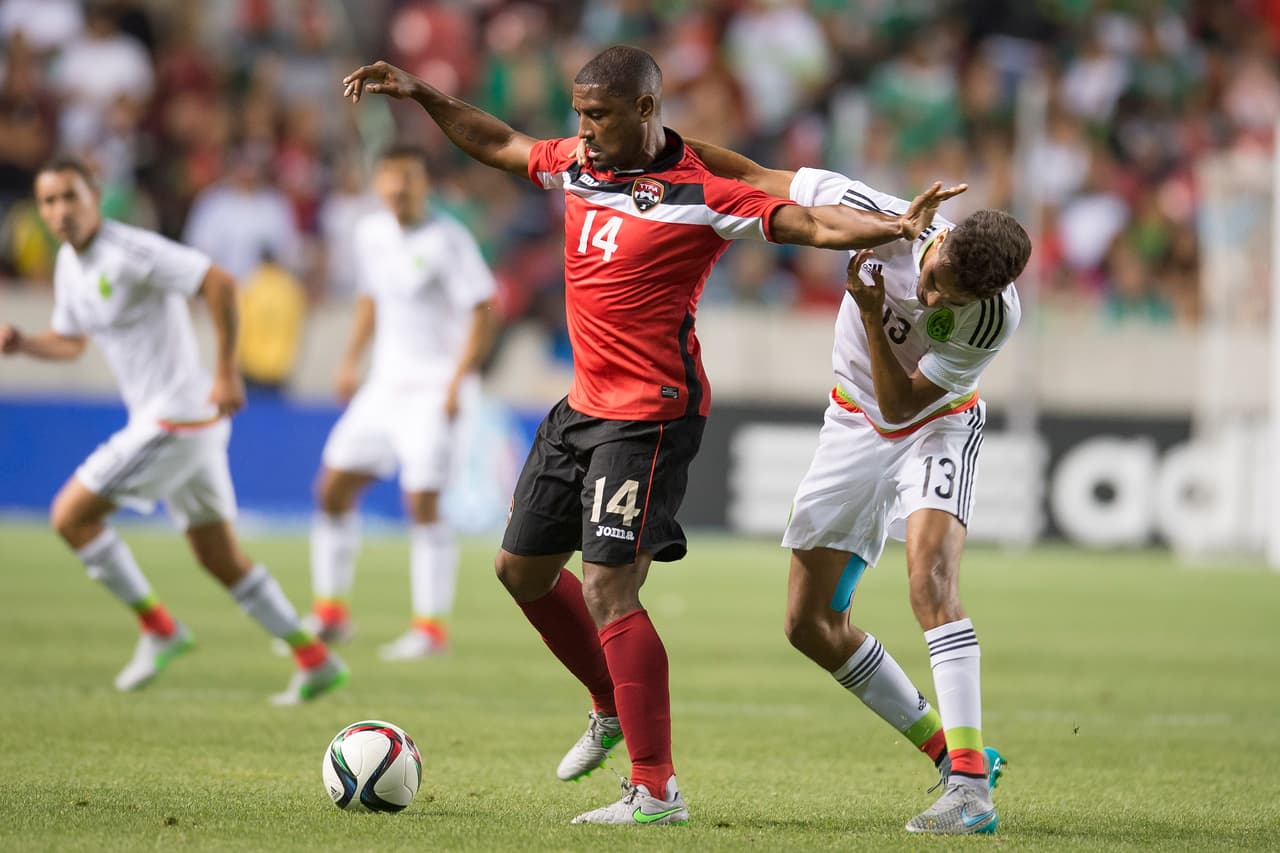 7- Diego Reyes debió intentar ser el líder de la zaga y aunque le costó en el primer tiempo, se fue asentando con el paso de los minutos.