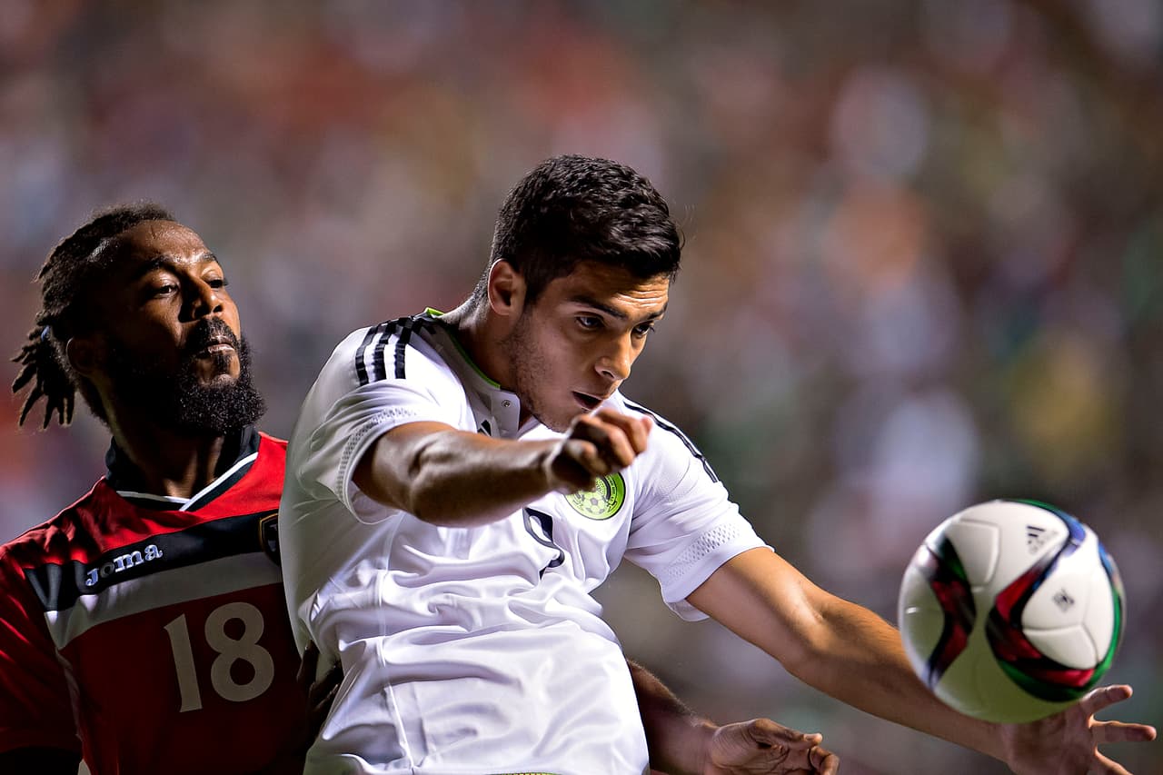8- Raúl Jiménez hizo un gol a los 30 segundos de ingresado al campo, lo que significó un fuerte envión para todo el cuadro mexicano. Se vio participativo y peligroso en todo momento, aunque únicamente jugó 35 minutos.