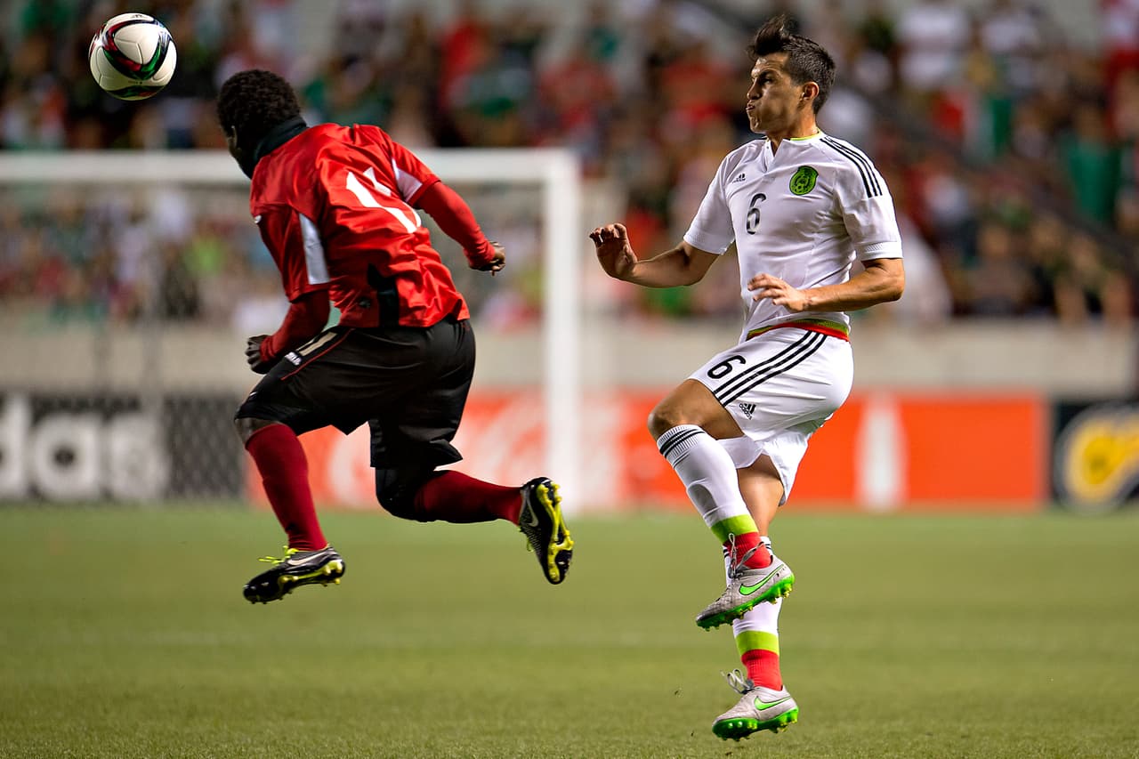 7- Jorge Torres Nilo al igual que el resto de la defensa se mostró dubitativo y dejó huecos que supieron aprovechar los rivales. El poco trabajo del equipo se notó y aunque se sumó al frente con atingencia, su labor quedó a deber.