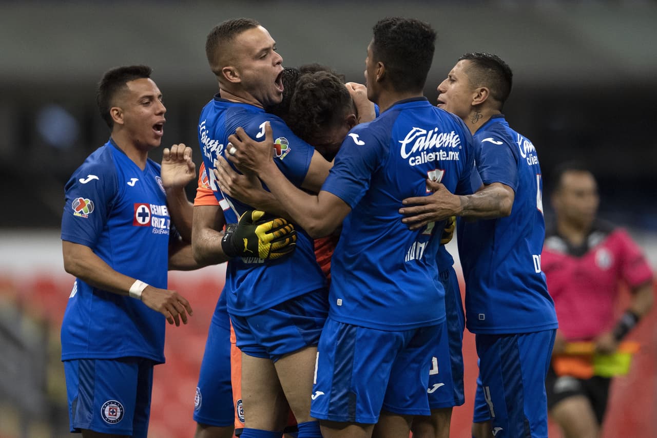 Fans de Cruz Azul hacen campaña para que les den el título