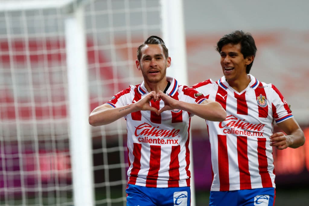 Ian González (39’) adelantó a los visitantes con un caño sobre Gudiño. Angulo (45+1’) emparejó los cartones tras recibir una asistencia de Brizuela. JJ Macías (53’) apareció para marcar autogol y regresarle la ventaja a los Rayos; volvió a aparecer al 90+4’ para redimirse y rescatar un punto en casa. Necaxa llegó a 5 unidades y Chivas se queda con 6.