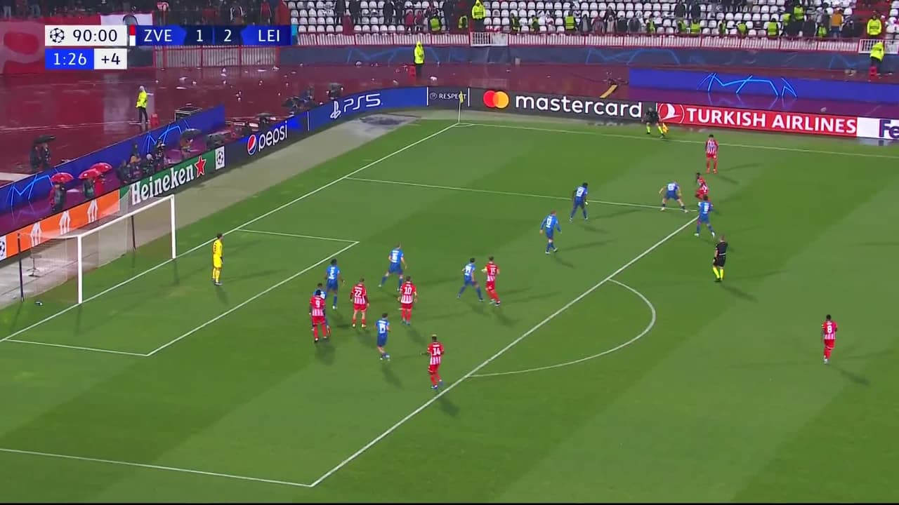 ¡TIRO ATAJADO! disparo por Peter Olayinka.