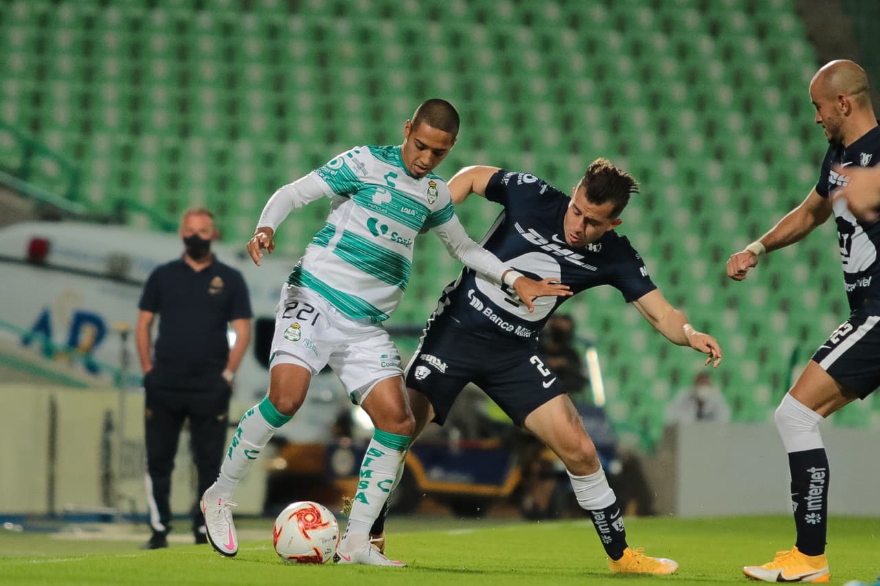 Tras recibir el 0-2 los Santos se plantan de mejor manera en el campo y empiezan a controlar el partido.