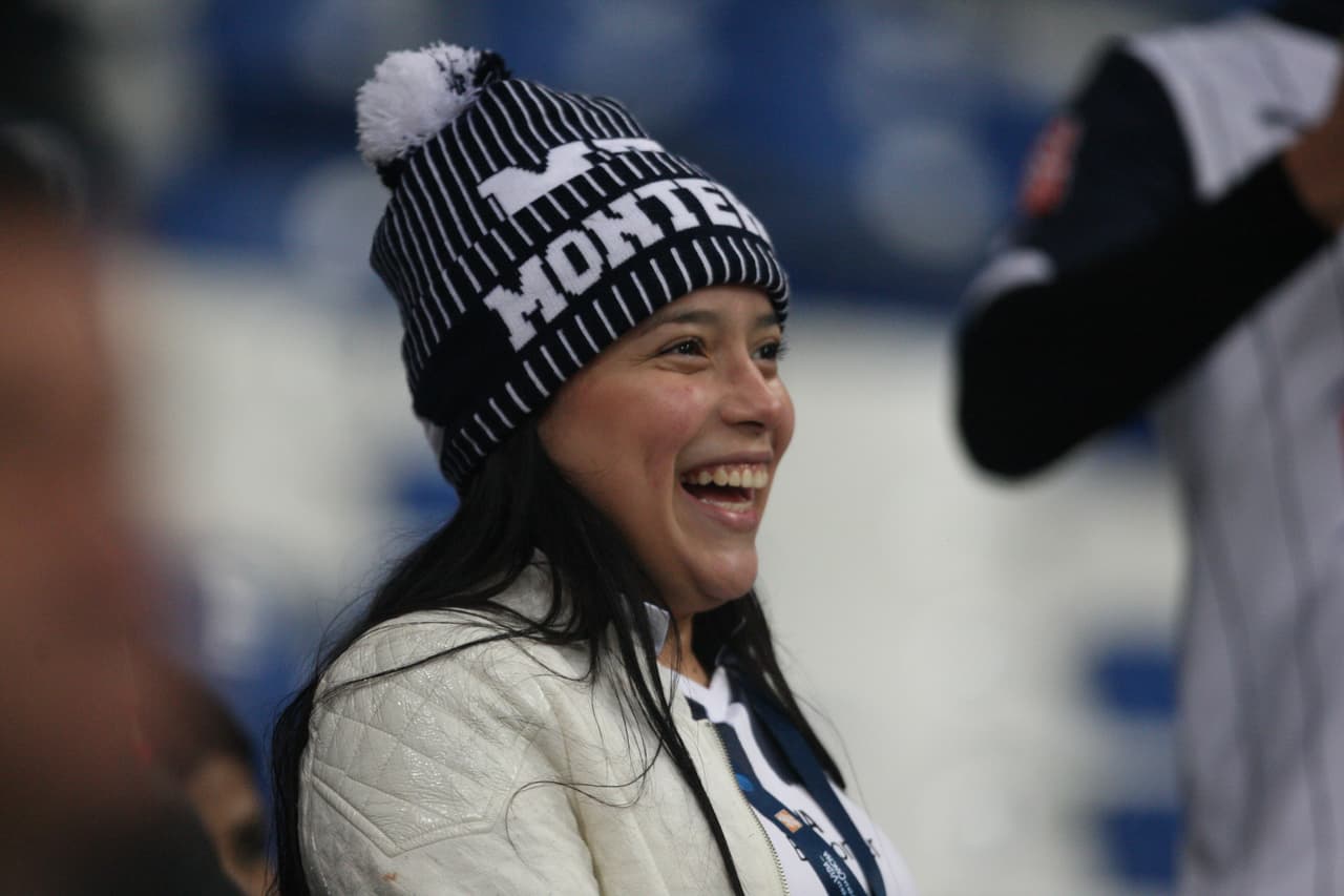 Ambiente festivo y de gran colorido por la Ida de la Semifinal entre Monterrey y Cruz Azul en la Liguilla de la Liga MX. Así lo vivieron la afición local y visitante.