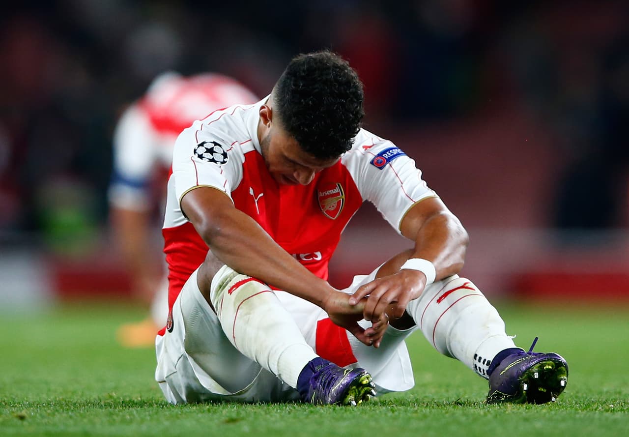 En Inglaterra, el Arsenal cayó 2-3 ante Olympiakos con tanto de Pardo, Finnbogason y autogol de Ospina; los Gunners descontaron con anotaciones de Theo Walcott y Alexis Sánchez pero no pudieron rescatar siquiera el empate en Londres.