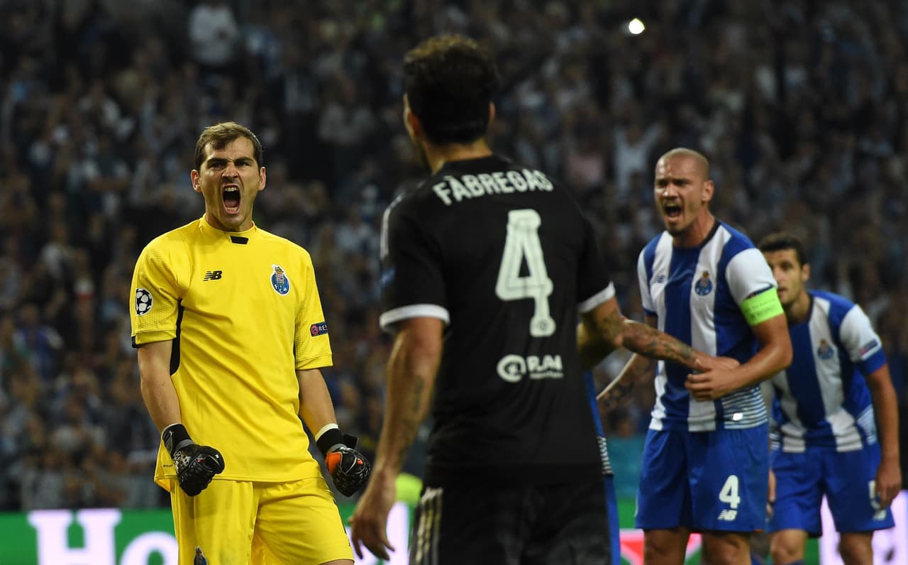 En Portugal, los Dragones del Oporto derrotaron 2 a 1 al Chelsea de Mourinho con goles de André y Maicon que celebró con todo Íker Casillas quien impuso récord de partidos jugados en la Champions al llegar a 152 presentaciones.