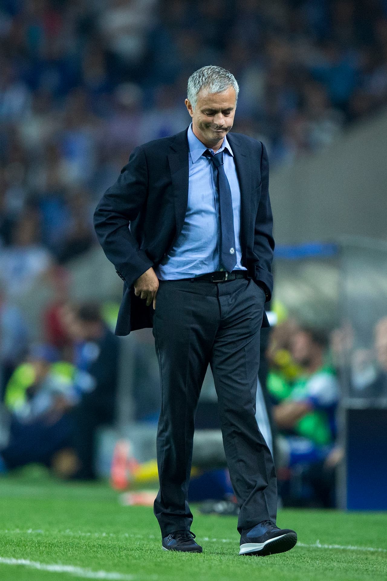 En Portugal, los Dragones del Oporto derrotaron 2 a 1 al Chelsea de Mourinho con goles de André y Maicon que celebró con todo Íker Casillas quien impuso récord de partidos jugados en la Champions al llegar a 152 presentaciones.