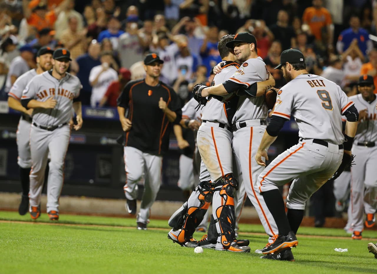 Novato de los Giants lanza juego sin hit 