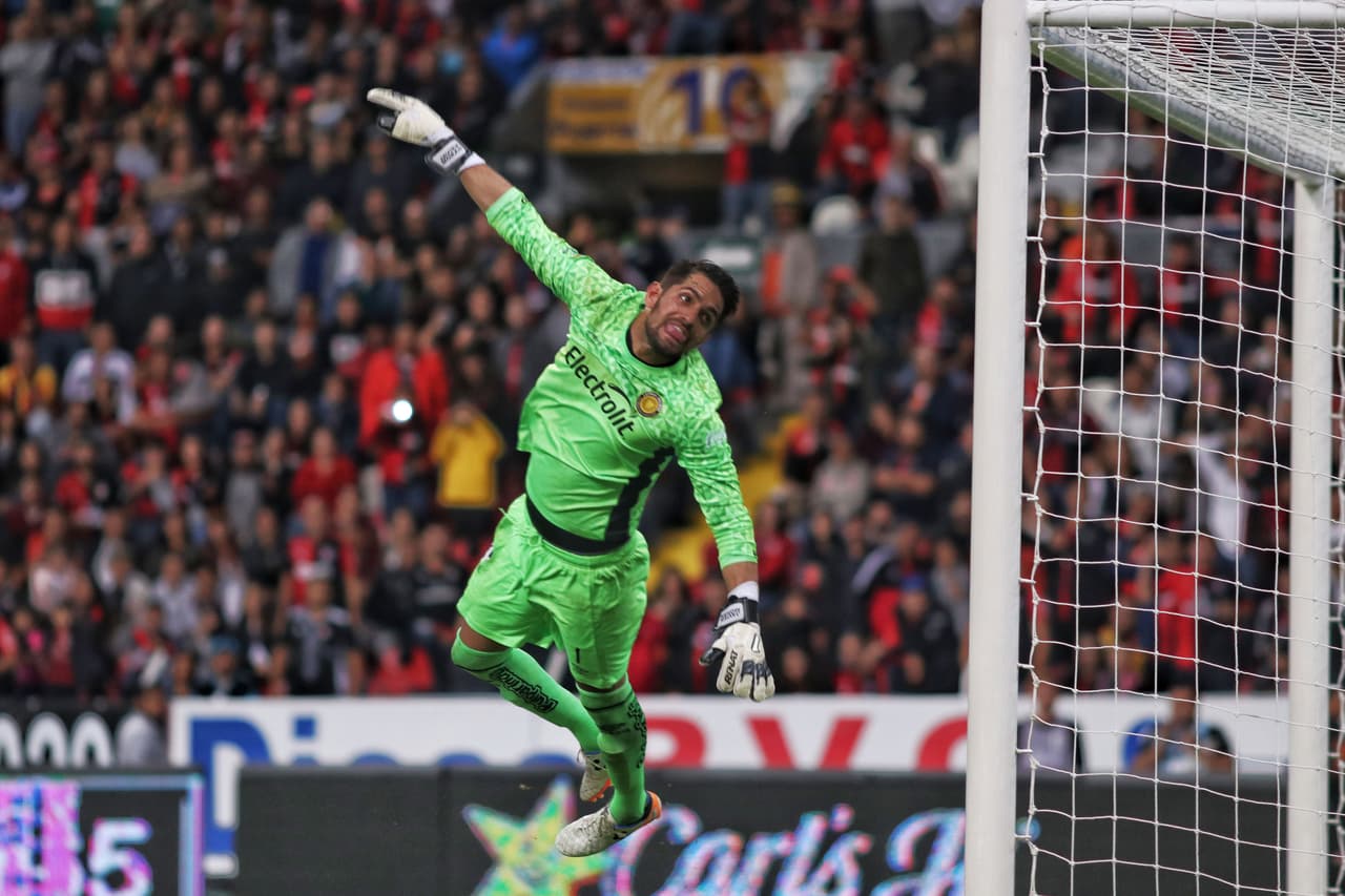 Con potente cañonazo desde afuera del área, Osvaldo Martínez fusiló así al guardameta de los Melenudos, Florencio Morán y los Zorros recortaban distancias a 2-1 a los 89 minutos.