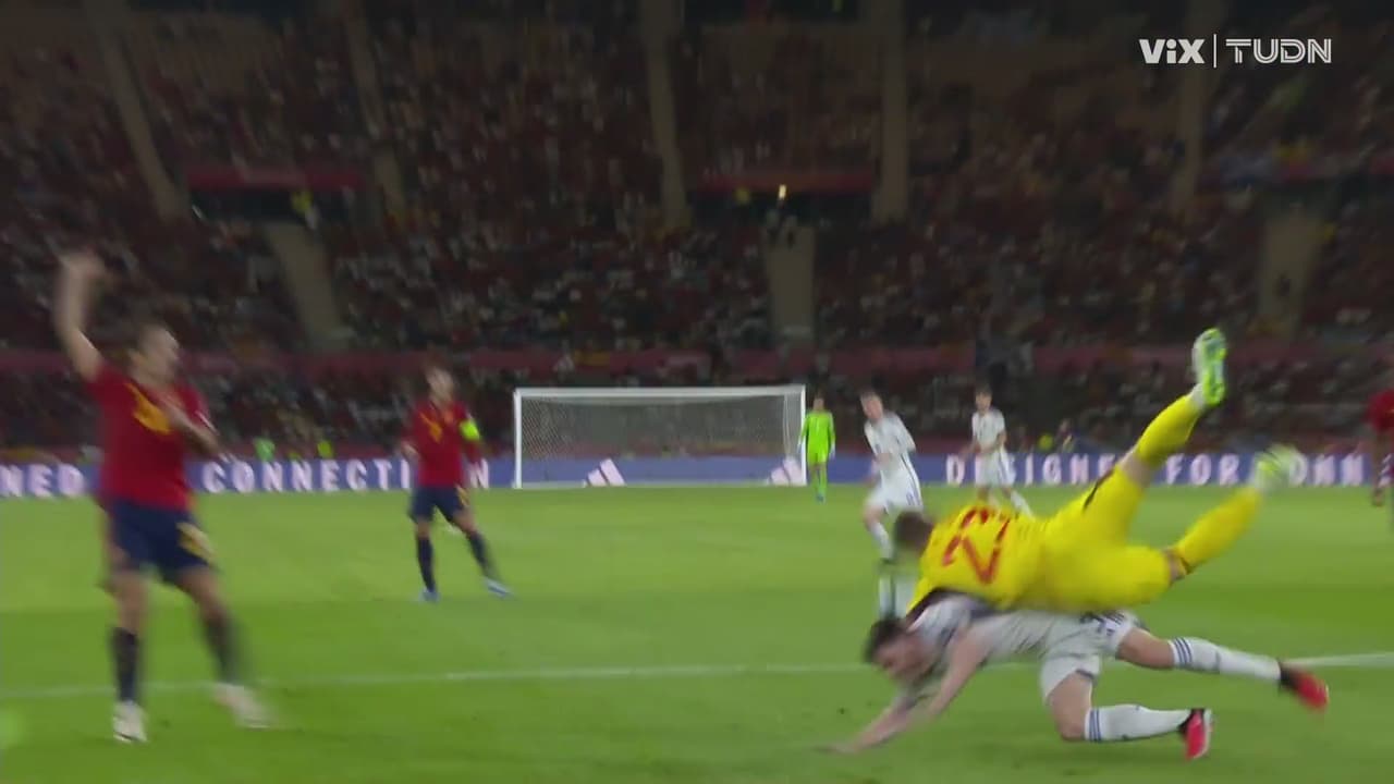 Duro choque entre Simon y Robertson, el escocés sale lesionado