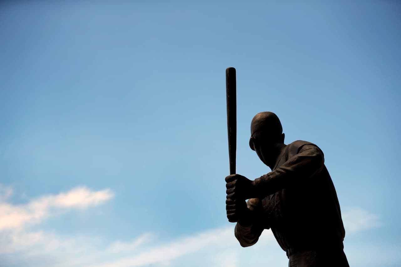 La estatua de Stan Musial afuera del Busch Stadium.