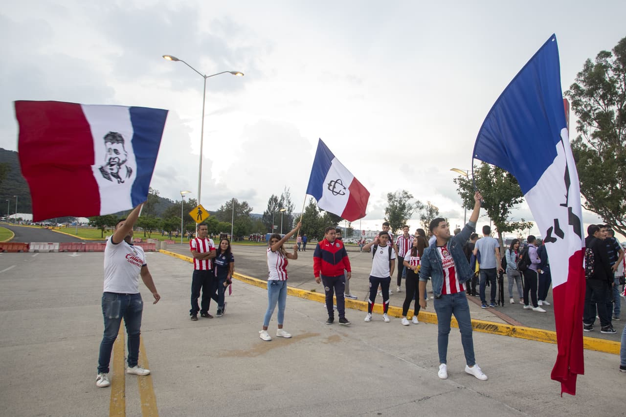 La fiesta comenzó afuera del Akron.