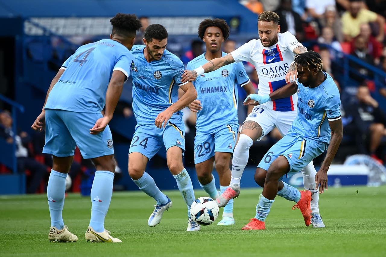 PSG remontó para vencer 4-3 al Troyes con goles de Carlos Soler, Lionel Messi, Neymar y Kylian Mbappé en la Jornada 13 de la Ligue 1.