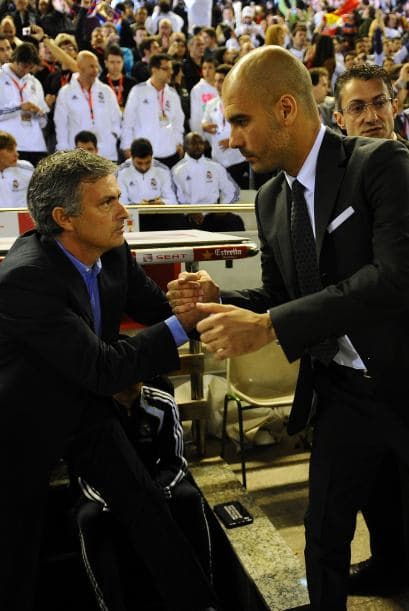 Una vez más se vio el caballerosismo de José Mourinho y Josep Guardiola, que se saludaron previo al inicio del cotejo.
