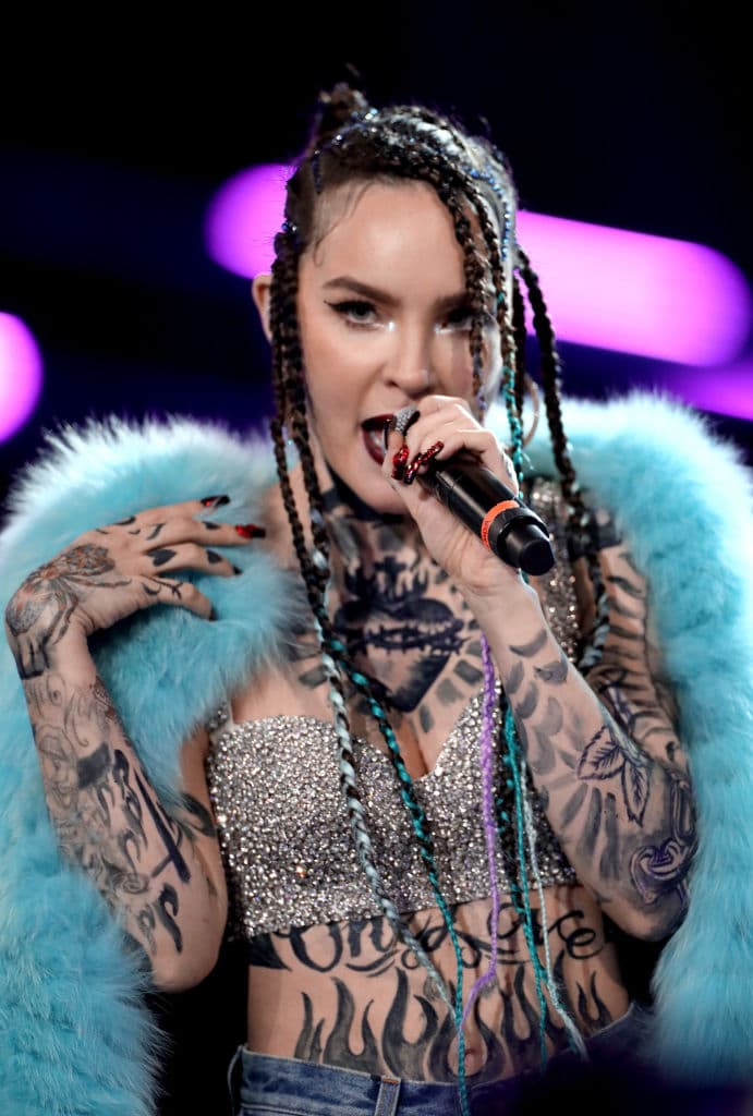 “La tristeza más grande, se fue mi compañerito, mi Gizmo, mi angelito guardián, 13 años juntos no puedo expresar el dolor que siento en mi corazón, en mi pecho, nunca te olvidaré, gracias por todo lo que me diste, por quitarme la soledad, por darme amor sin pedir nada a cambio, por estar incondicionalmente a mi lado, te amo mi bebé”.