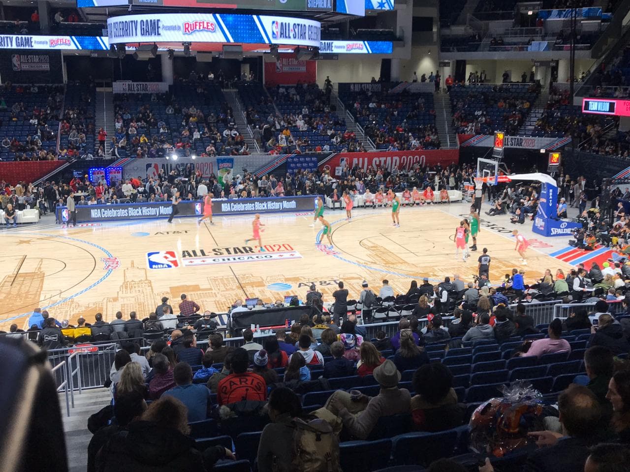 Así se vive el celebrity game con un gran ambiente y una excelente comida.