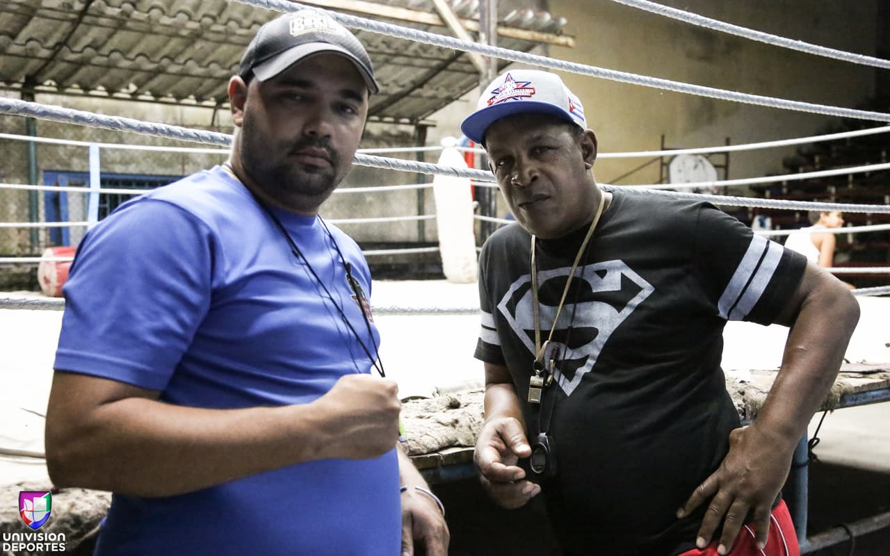 Nardo Mestre Flores, excampeón cubano, es el entrenador diario del gimnasio y ayuda a todo tipo de atletas que van desde la tierna edad de tres años hasta aficionados que esperan un día convertirse en campeones o atletas olímpicos.