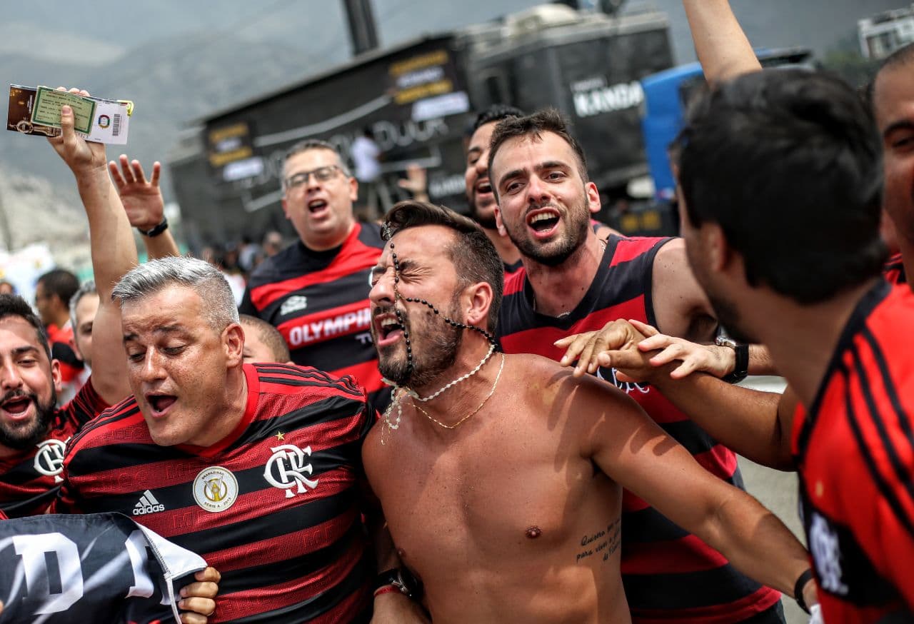 Desde Buenos Aires y Río de Janeiro al Monumental de Lima. Las hinchadas abarrotan el estadio y el ambiente es inmejorable.