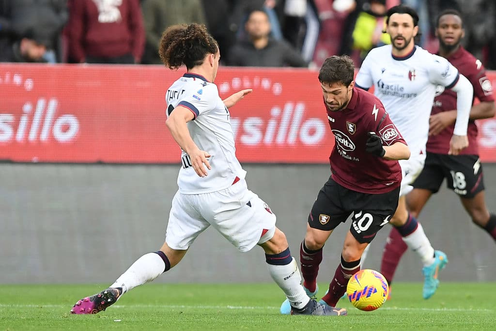 Dusan Vlahovic destaca con dos anotaciones en la victoria 2-3 sobre el Empoli y Bologna empata 1-1 con Salernitana.