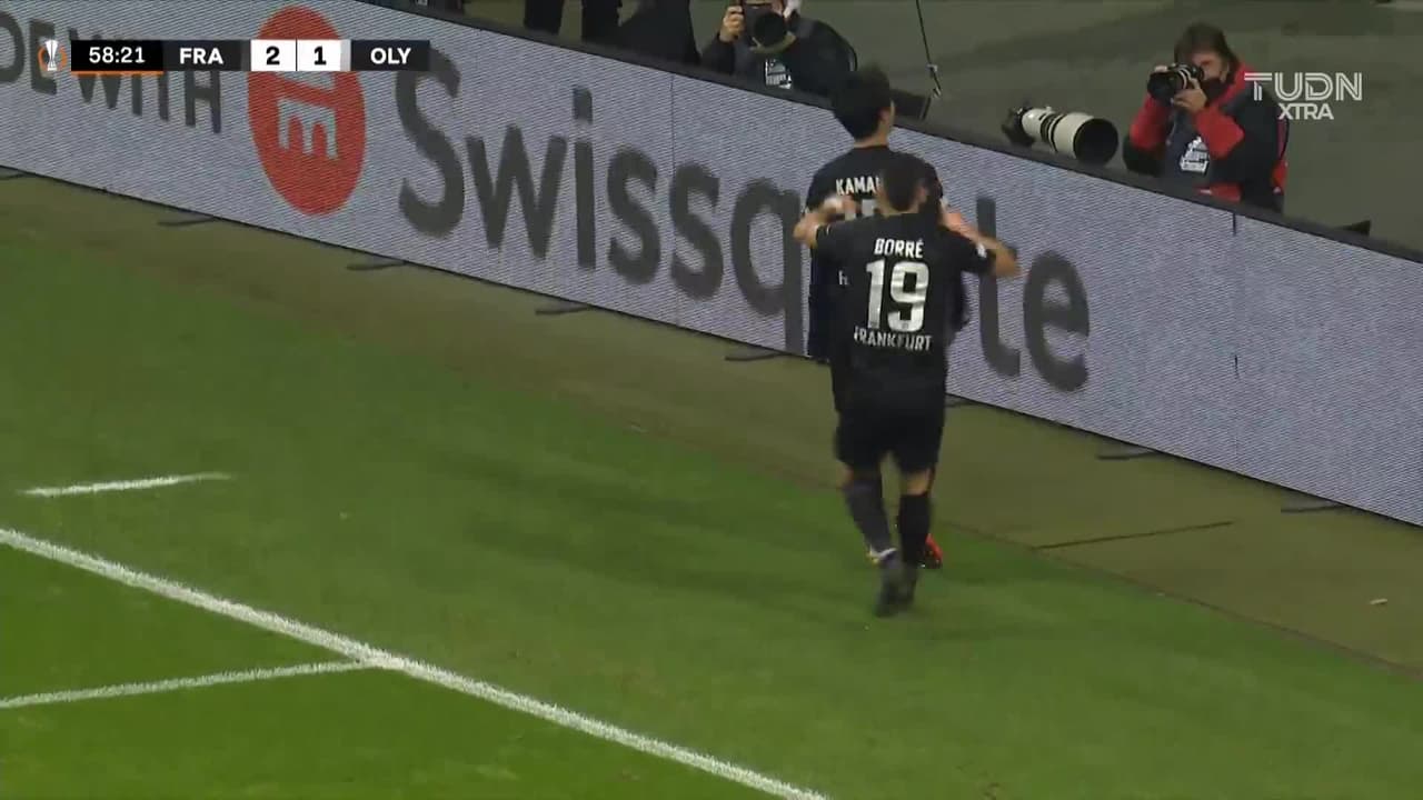 ¡TIRO ATAJADO! disparo por Gonçalo Paciência.