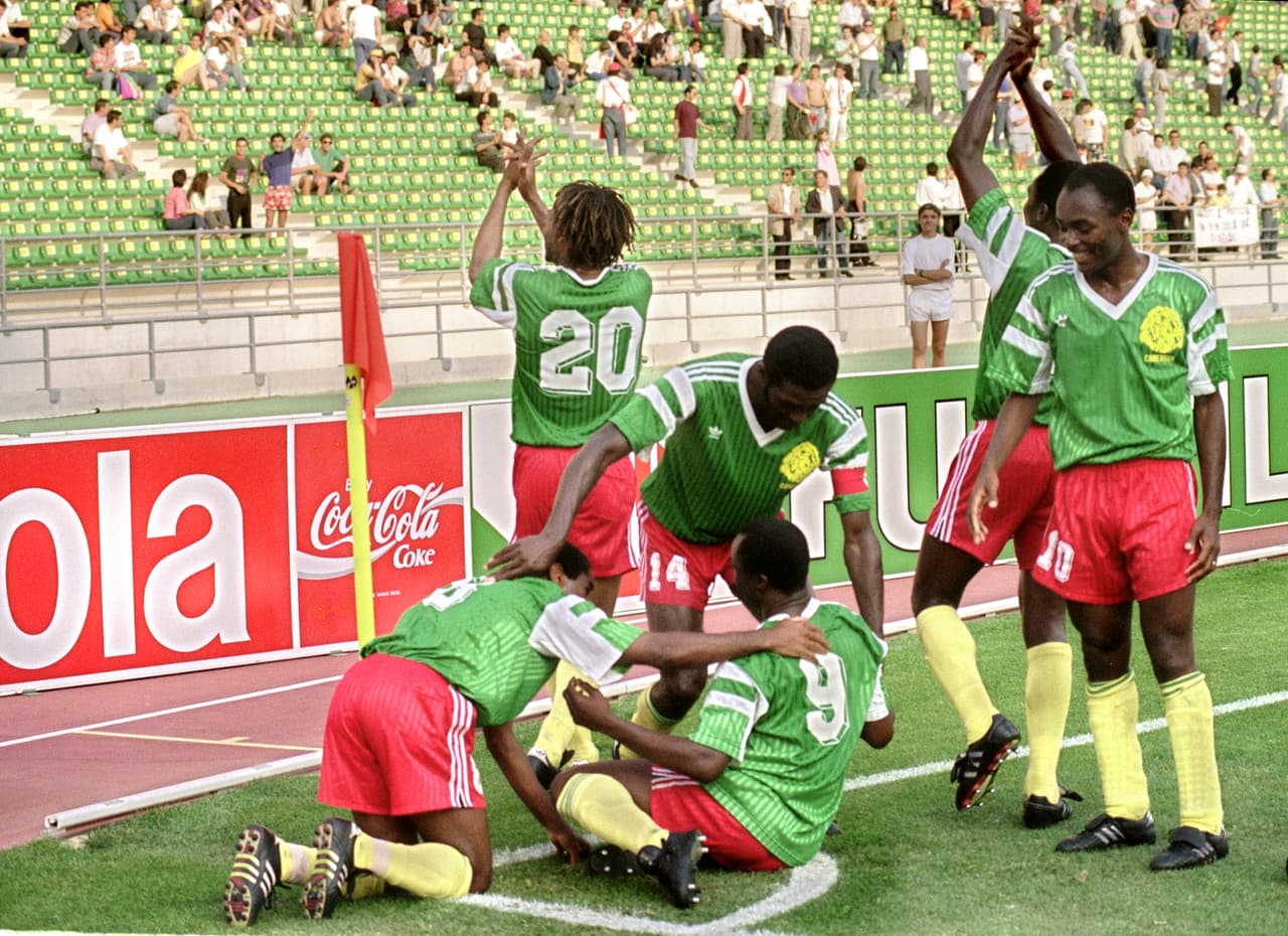 Camerún abrió la historia de los países de la África subsahariana, también llamada África Negra, como protagonistas en Mundiales de fútbol en Italia 1990, cuando la alegría de su fútbol sorprendió.