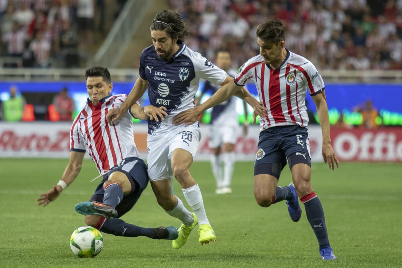 Con la ventaja en el marcador, Monterrey buscó sostener la pelota aunque Chivas intentó recuperarla para buscar el empate.