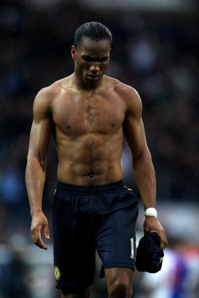 Por Costa de Marfil tenemos a Didier Drogba, este moreno parece que le pusieron una barra de chocolate por abdominales ya que los tiene bien definidos y cuadrados.Más de ¡Golazo Extra!