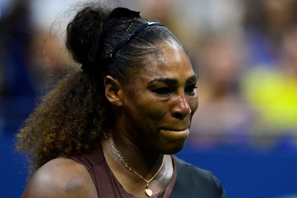 Serena Williams cayó 6-2 y 6-4 en la final del US Open contra la japonesa Naomi Osaka en un desenlace sumamente emotivo y polémico.
