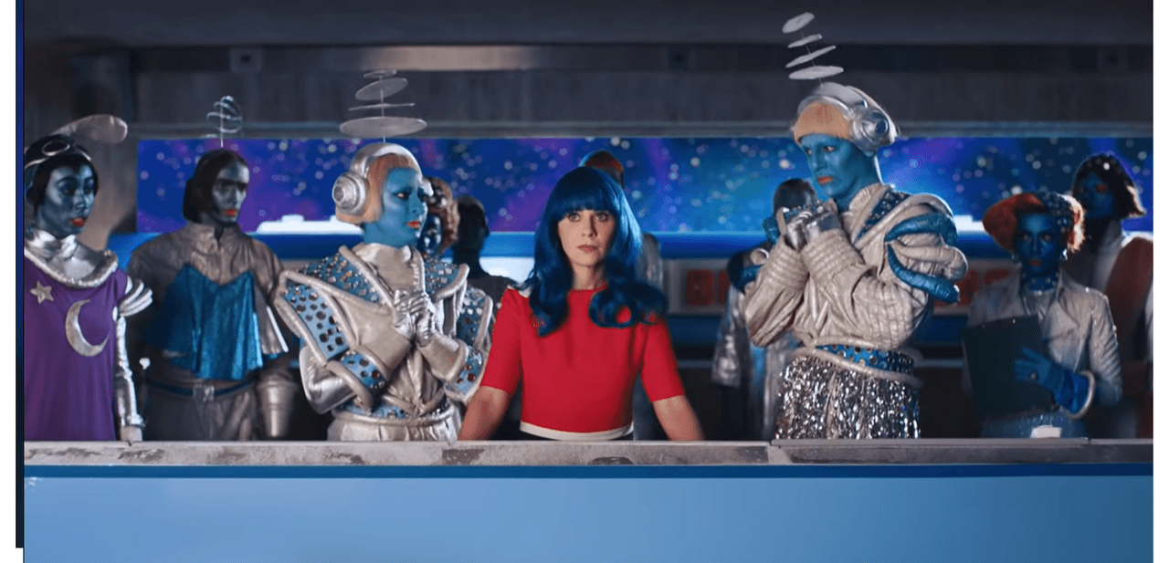 Es así como la actriz finge ser ella para ‘salvar la tierra’.