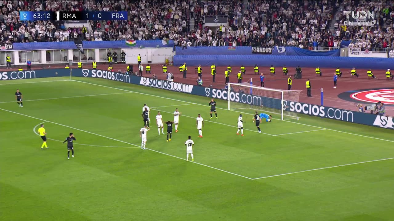 ¡TIRO ATAJADO! disparo por Ansgar Knauff.