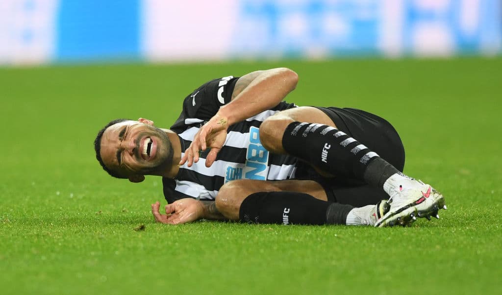 Newcastle aprovechó la localía y venció 2-1 al Albion. Alimrón (1’) y Gayle (82’) marcaron por Newcastle. Furlong (50’) descontaba, pero de poco sirvió. La permanencia de Albion en la Premier League peligra; sólo han conseguido seis unidades de 36 disputados.