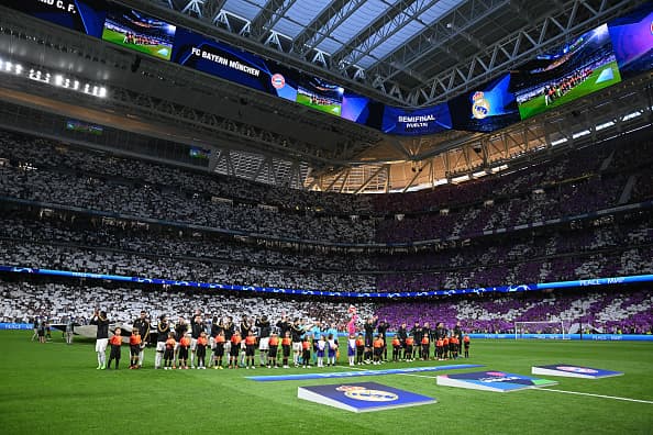 Tremendo mosaico en el Estadio Santiago Bernabéu previo al Real Madrid vs. Bayern Múnich.
