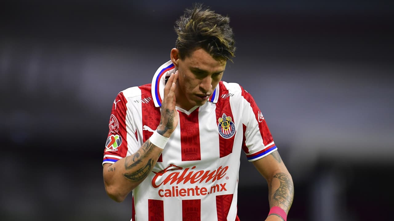Accidente casero causa baja de Cristian Calderón en Chivas