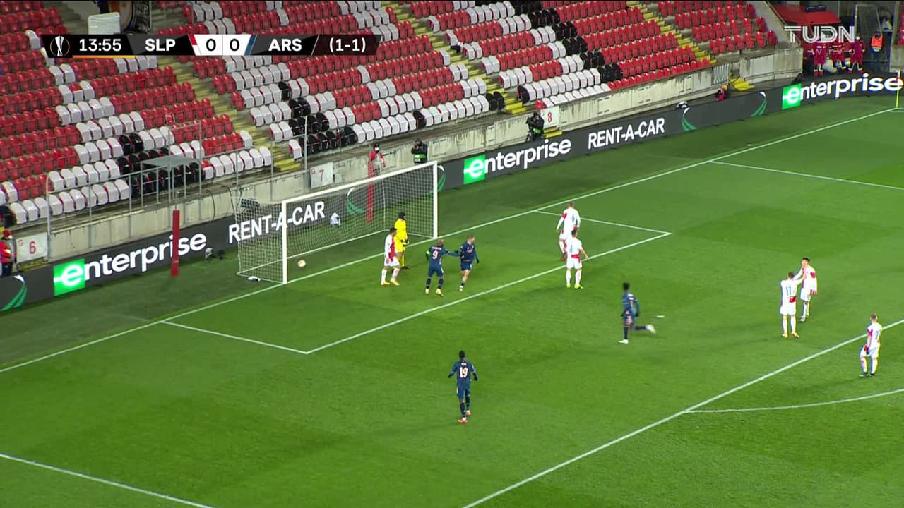 ¡TIRO ATAJADO! disparo por Bukayo Saka.