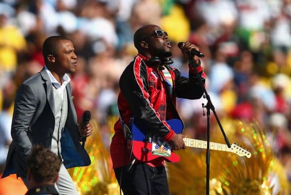 También cantaron otro de los temas oficiales de la Copa. Mira aquí los videos más chismosos.