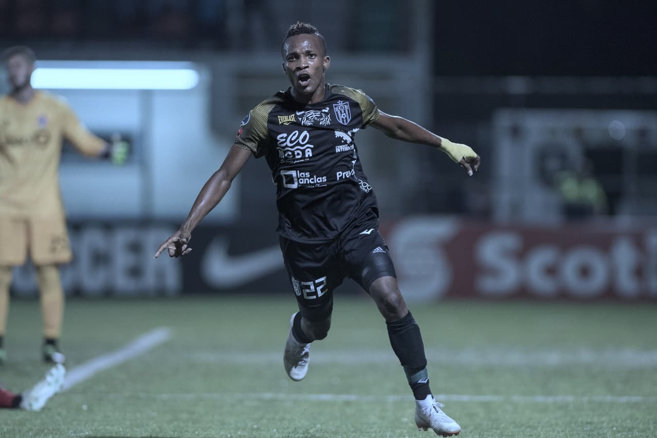 El humilde Club Independiente La Chorrera de Panamá vapuleó a un irreconocible Toronto FC al vencer 4-0 por la Ida de los Octavos de Final de la Concacaf Champions League, meses después de que los canadienses jugaran la Final de este certamen.