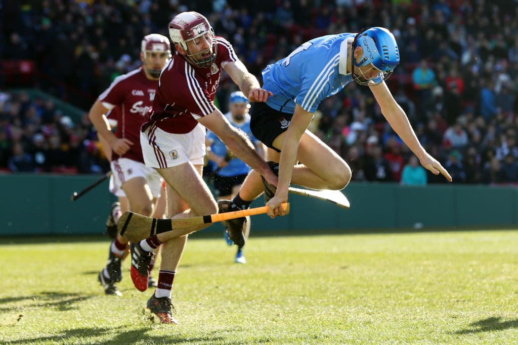 En Finlandia lo llaman eukonkanto, en Suecia kärringkånk y en Estonia naisekandmine y la dinámica no cambia. La única regla es que el peso mínimo de las mujeres es de 49 kg.