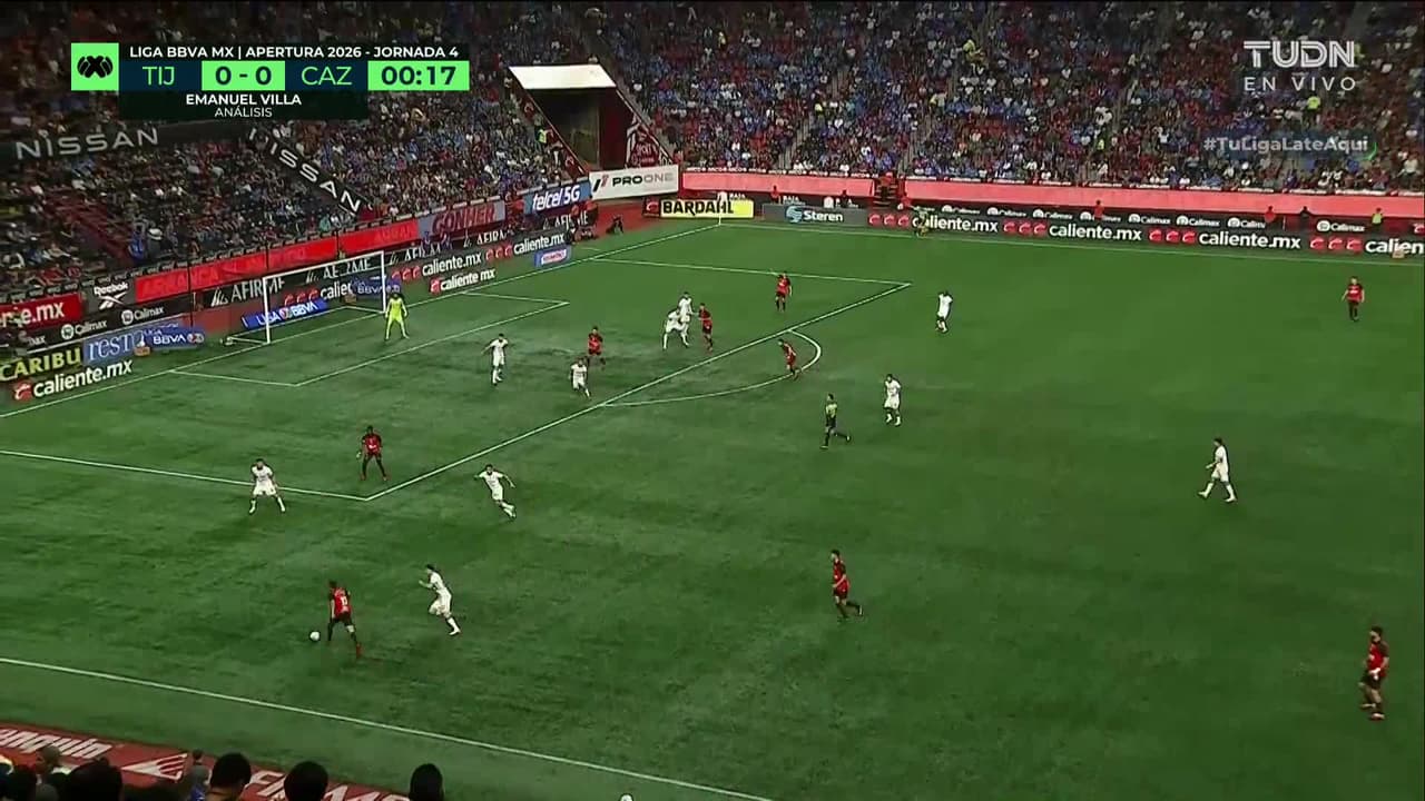 Arranca el partido y la pelota está en juego.