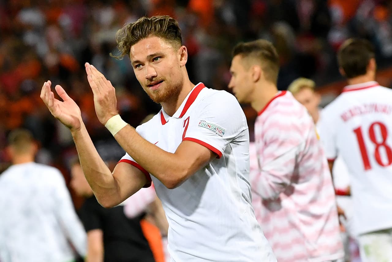 Polonia se puso en ventaja de dos goles gracias a los tantos de Cash y Zieliński, pero los Países Bajos reaccionaron con las anotaciones de Klaassen y Dumfries.