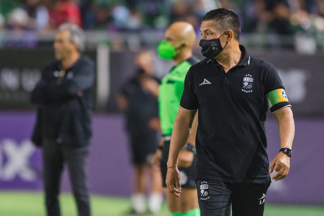 León anuncia que Nacho Ambriz se irá a final de torneo