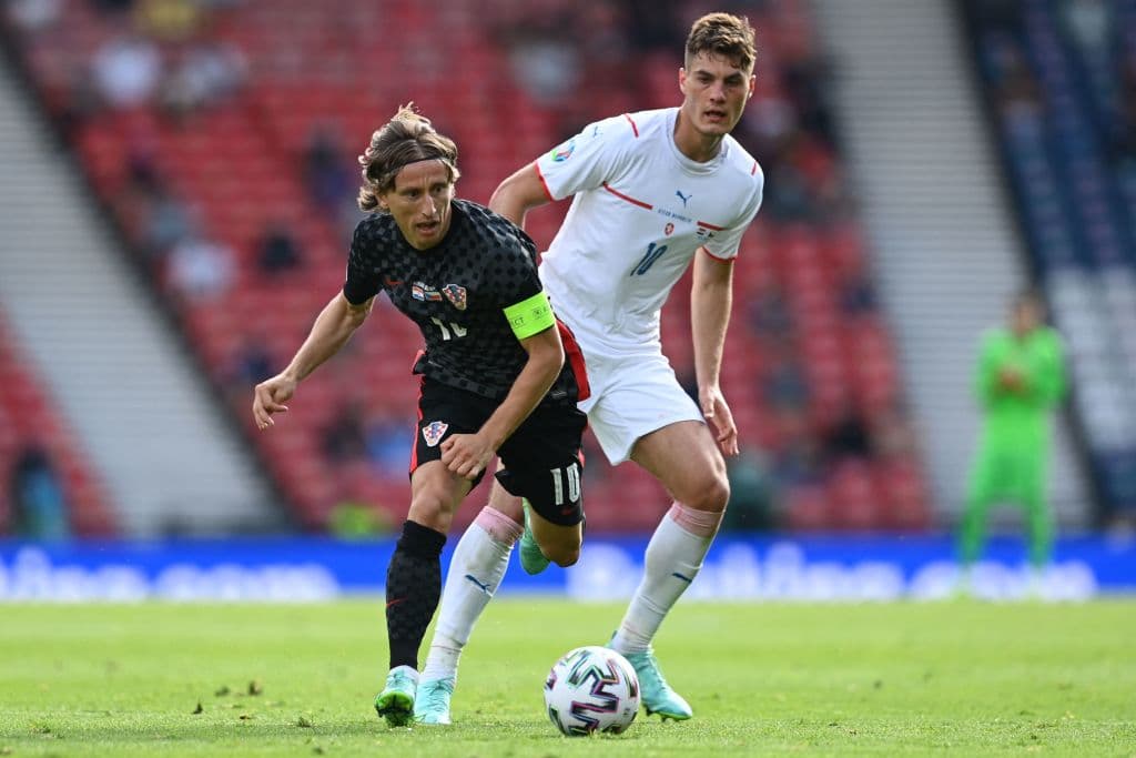 República Checa no logra aguantar la ventaja mínima sobre Croacia y el gol de Ivan Perisic al minuto 47 le da el primer punto del torneo a los croatas.