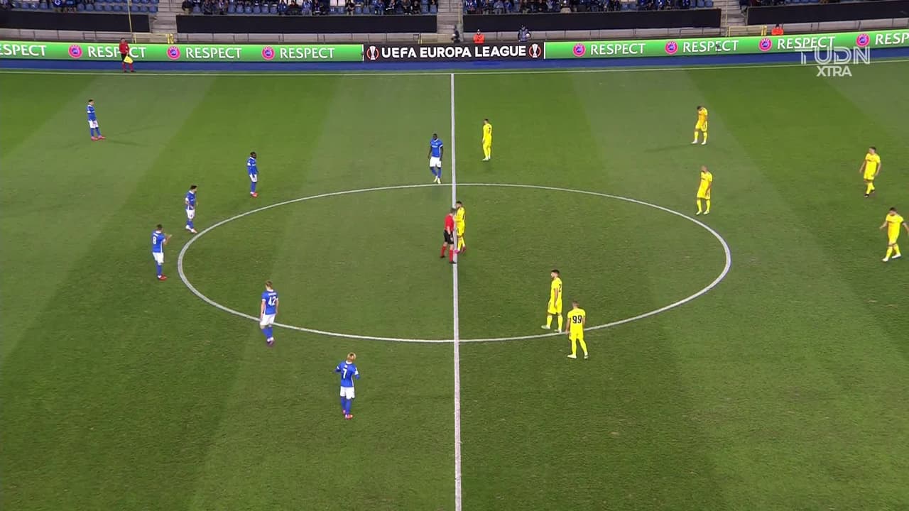 Arranca el partido y la pelota está en juego.