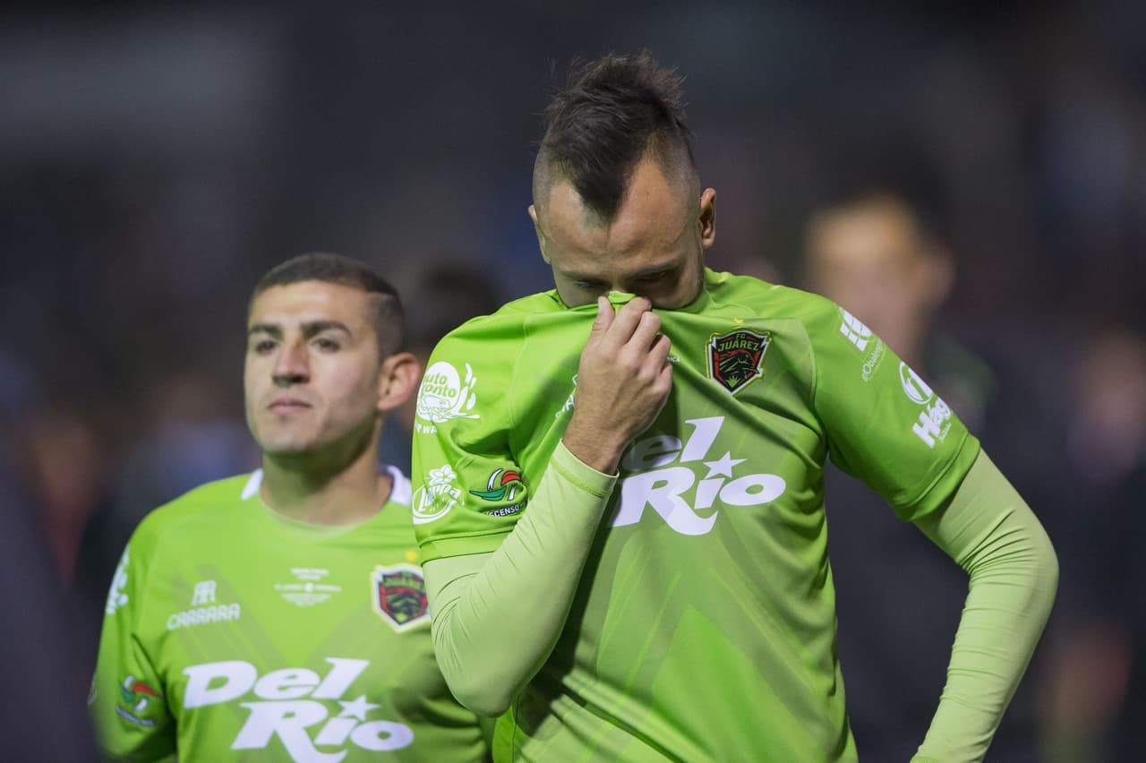 ¡Susto e incomodidad! El avión de FC Juárez presentó problemas en el motor