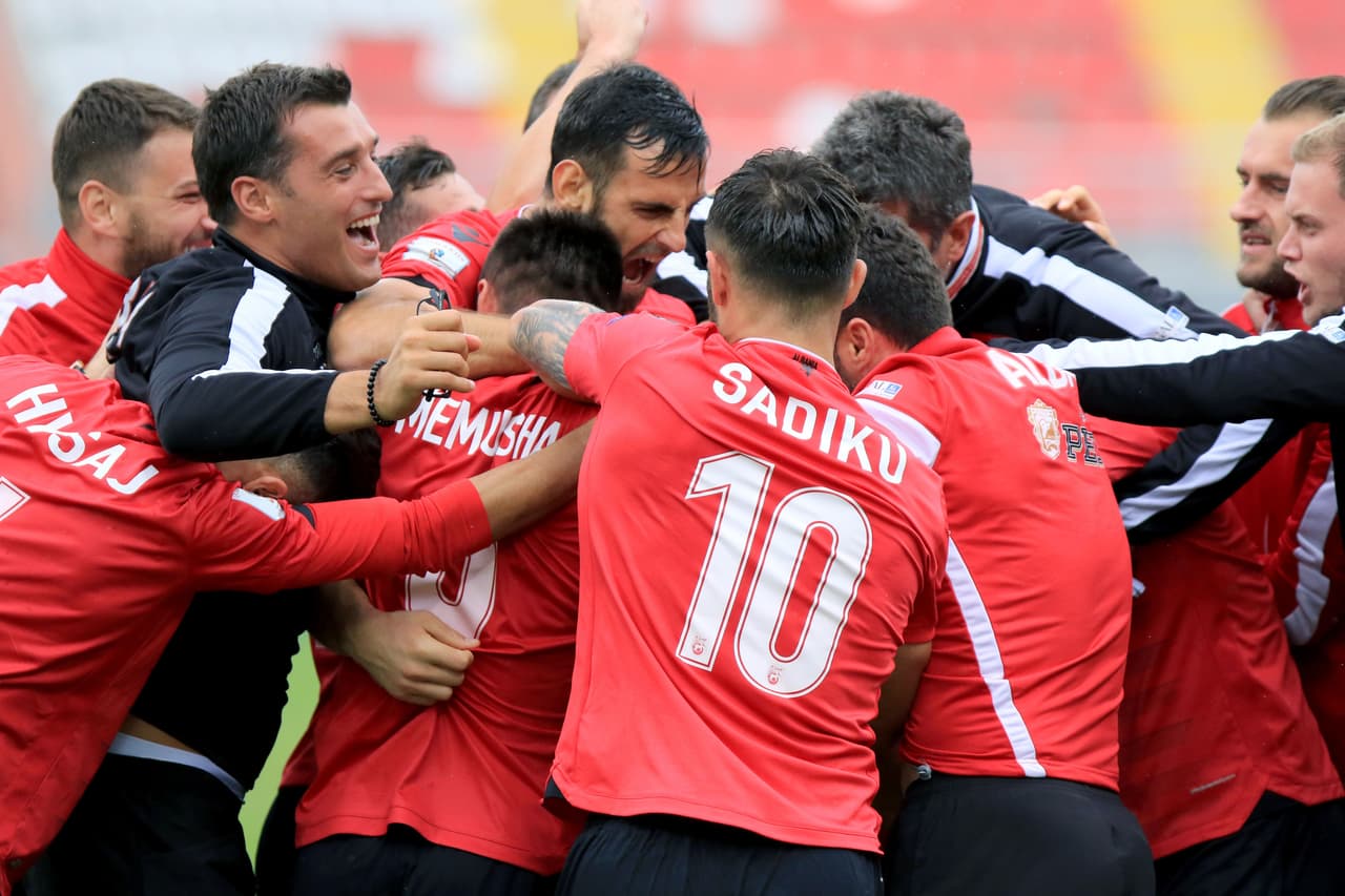 Albania's players celebrate after winning the World Cup 2018 qualifier football match Albania vs Macedonia on September 6, 2016 at the Loro Borici stadium in Shkoder. The match continue on September 6, after it was suspended on the eve in second half due to rain. / AFP / GENT SHKULLAKU (Photo credit should read GENT SHKULLAKU/AFP/Getty Images)